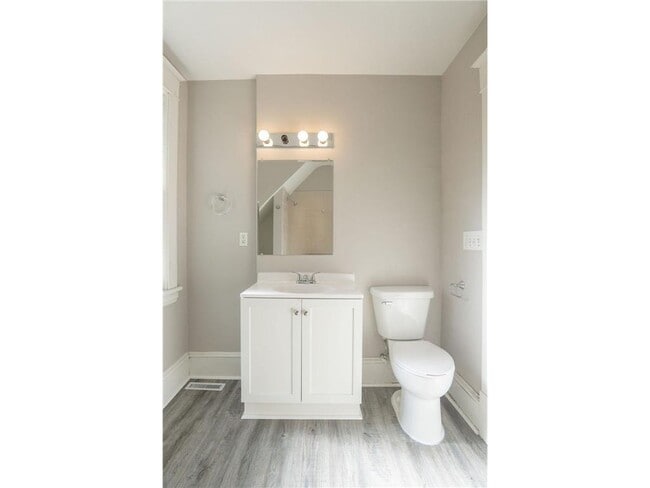 Building Photo - 1606 Concordia Ave