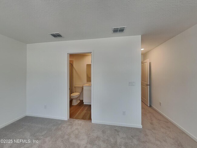 Building Photo - 626 Holly Lks Dr