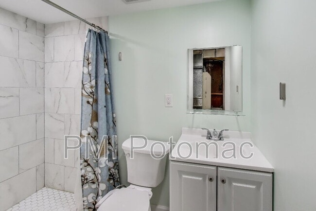 Building Photo - 5406 Parkvale Terrace
