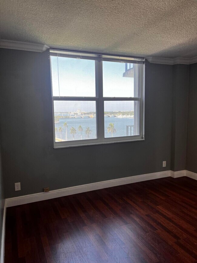 Building Photo - 1801 S Flagler Dr