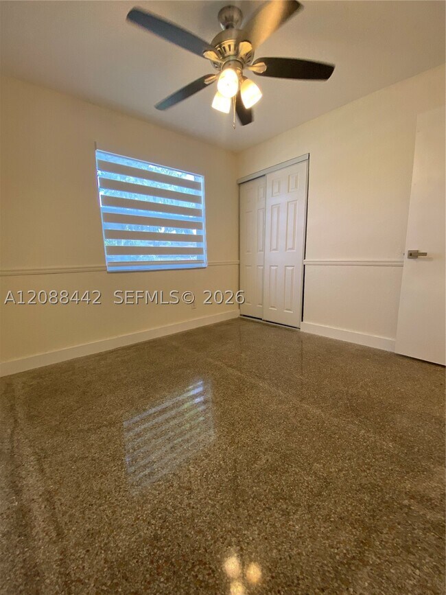 Building Photo - 6140 SW 37 Ct
