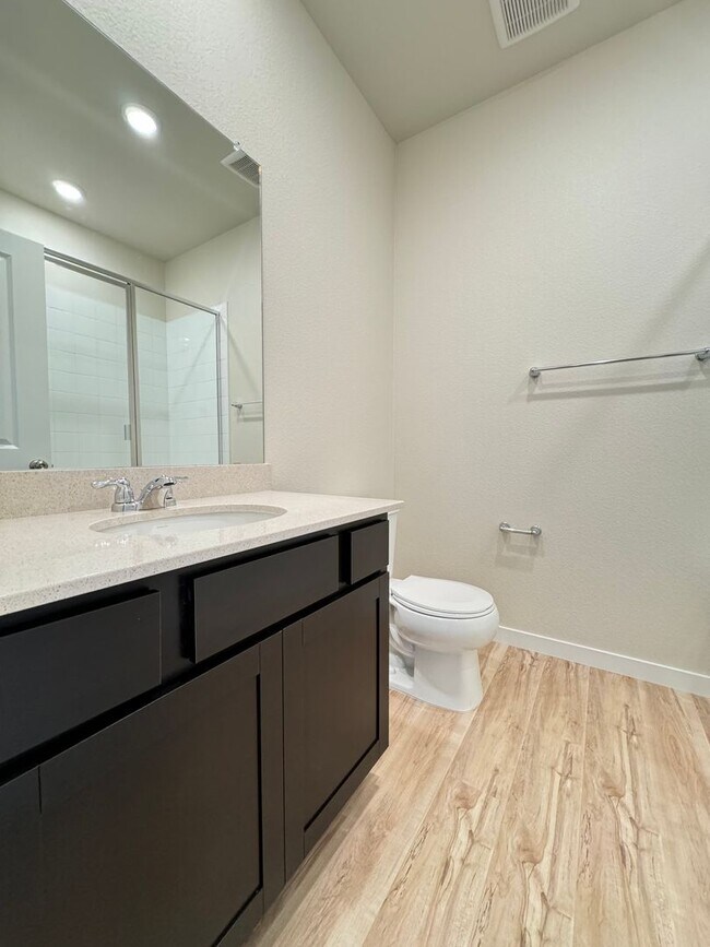Building Photo - Beautiful newer House in Timnath Lakes!