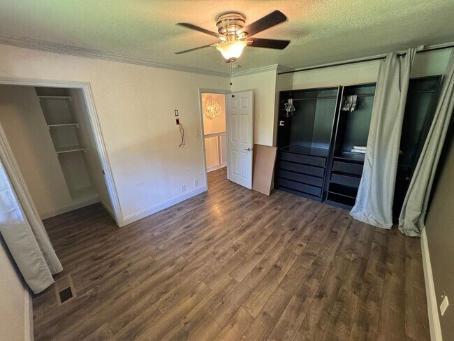 Building Photo - Danville Townhouse 2 bed / 1.5 bath - Near...