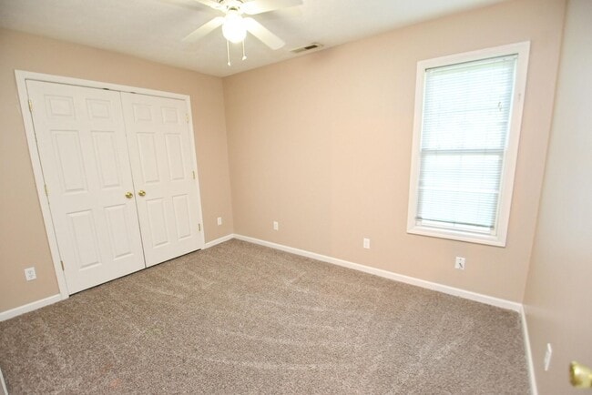 Building Photo - Newer South Bend IN home 10 mins from Notr...