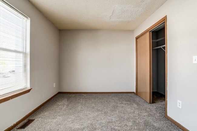 Building Photo - 2613 Delavan Ave