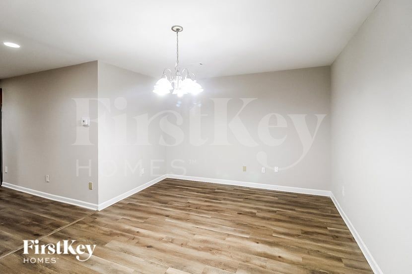 Building Photo - 2483 Kings Park Cir
