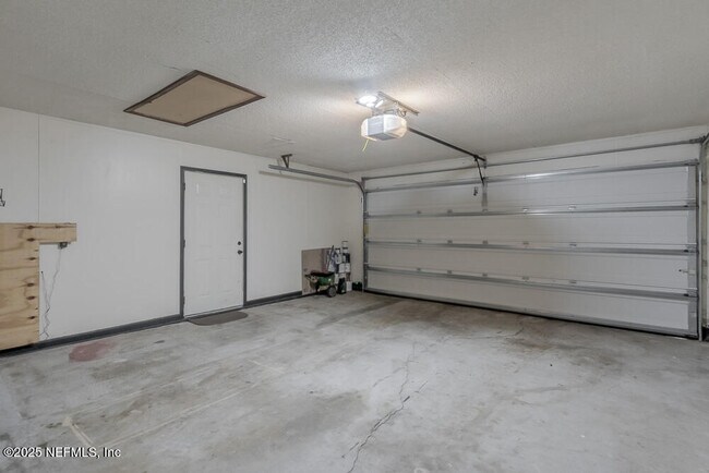 Building Photo - 3331 Ashridge Dr