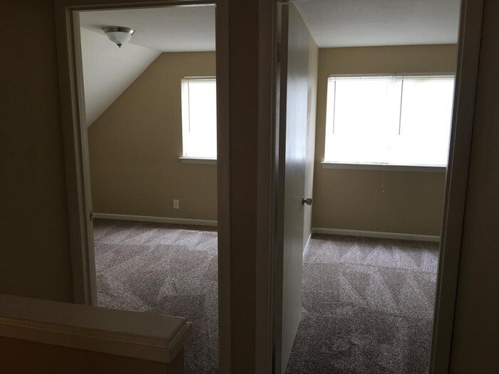 Building Photo - 1514 Regina Ct S