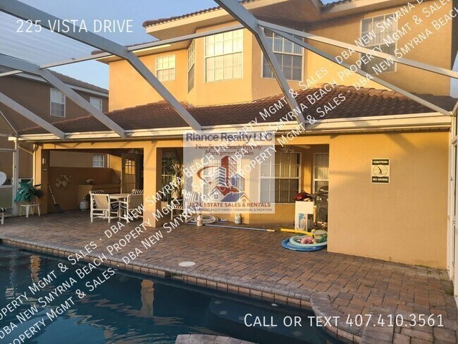 Building Photo - 225 Vista Dr