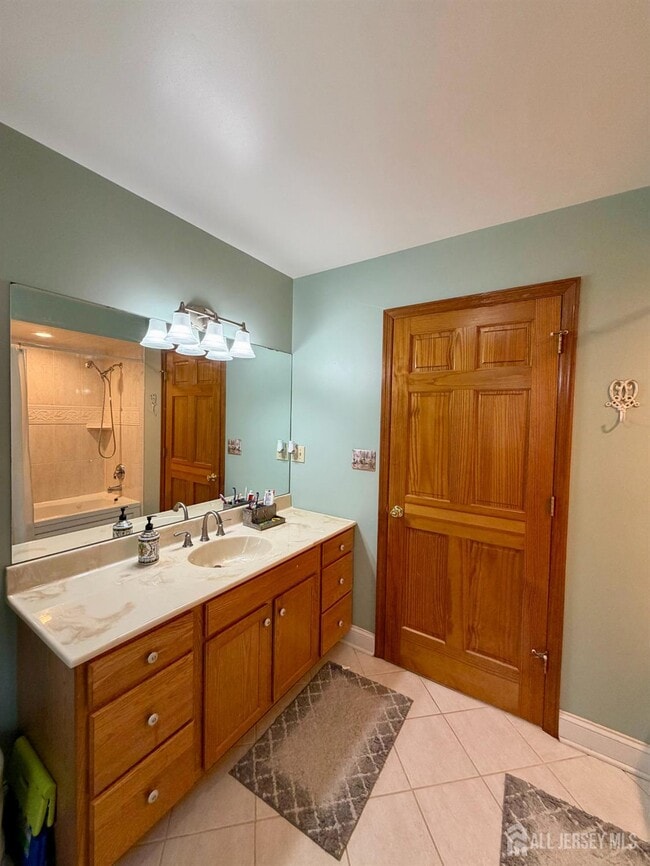 Building Photo - 214 Rivercrest Dr