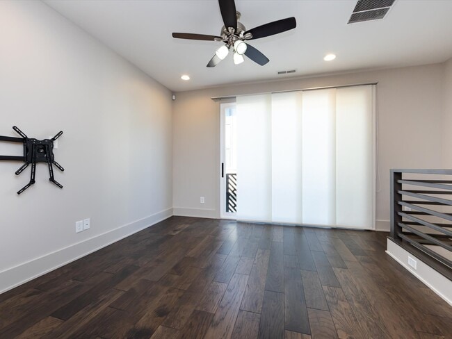 Building Photo - 237 Domain Way