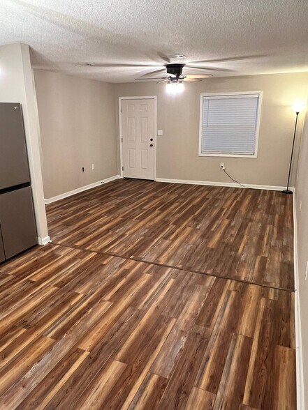 Building Photo - 706 Shady Ln Dr
