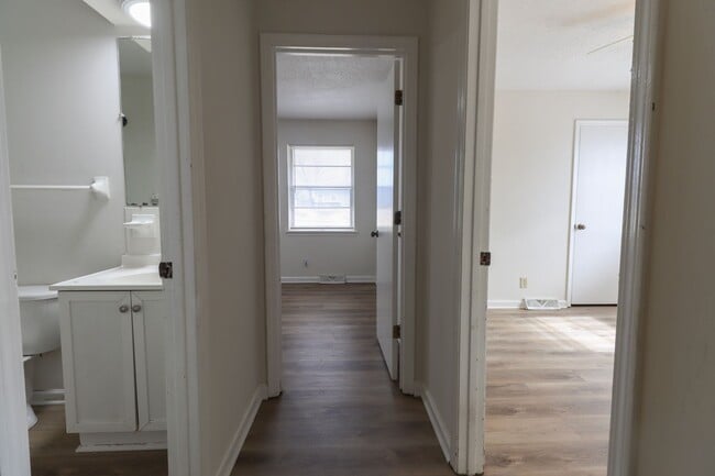 Building Photo - 1304 Essex Ct