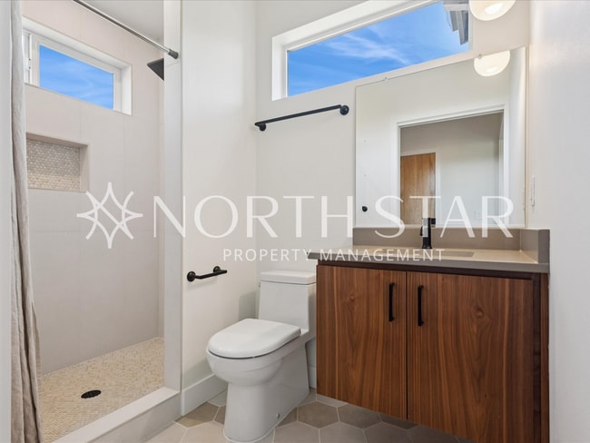 Building Photo - Contemporary Stunner in North East Portland