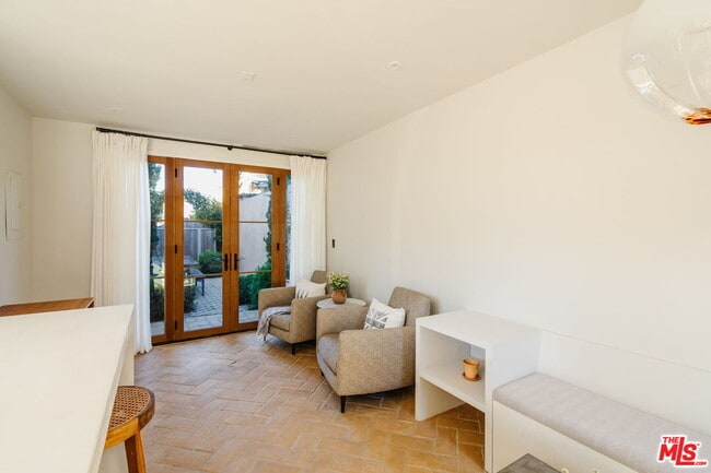 Building Photo - 2640 Clyde Ave