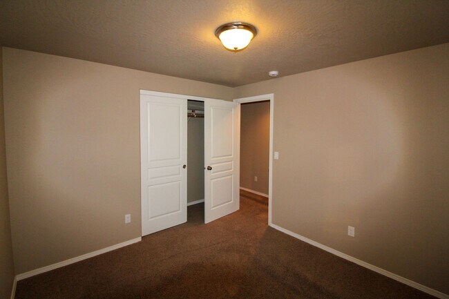 Building Photo - 3 bedroom, 2 bath home in Pasco