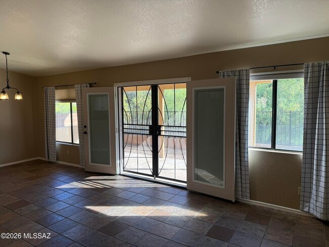 Building Photo - 3002 W Country Ranch Dr