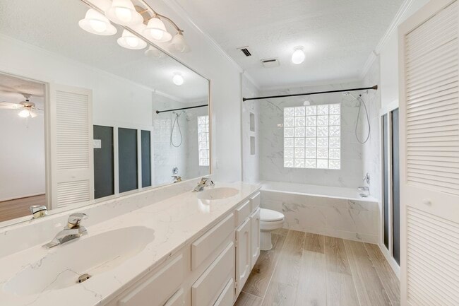 Building Photo - 42 N Timber Top Dr