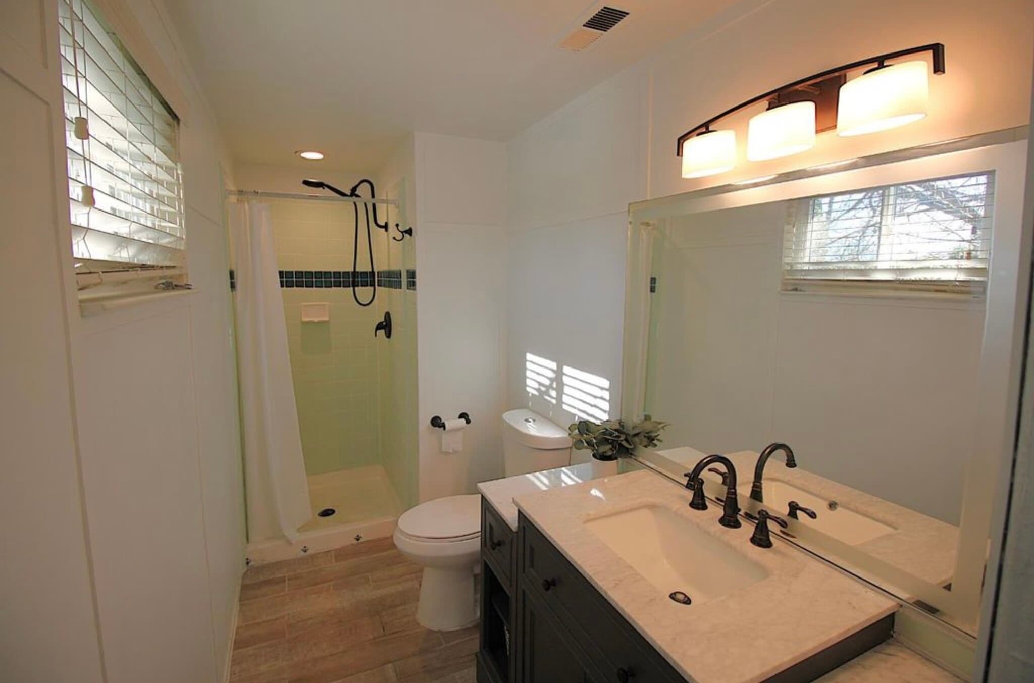 Building Photo - 2255 La Grama Dr