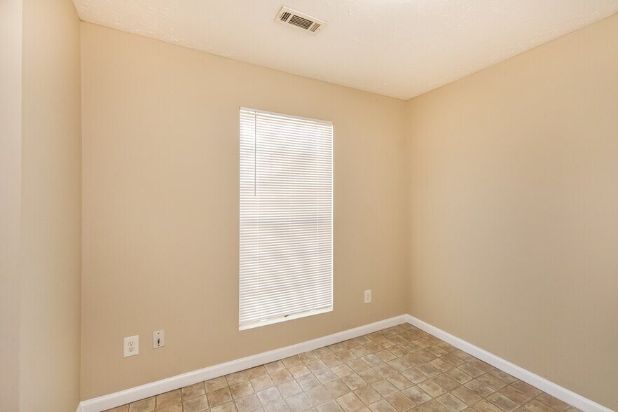 Building Photo - 20 Carver Dr