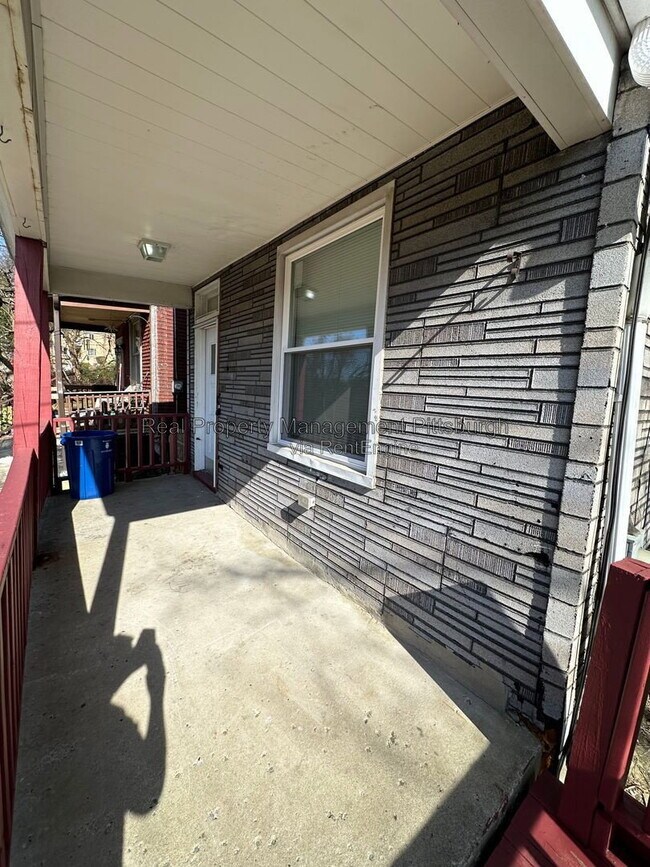 Building Photo - 208 Rolfe St