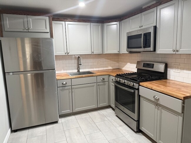 Building Photo - 176 Court St