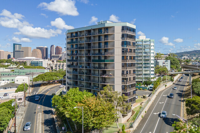 Primary Photo - Royal Kinau Apartments