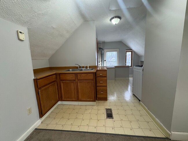 Building Photo - 1285 Cook Ave