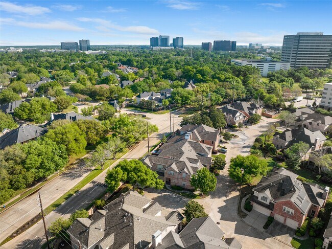 Building Photo - 1014 Enclave Square N