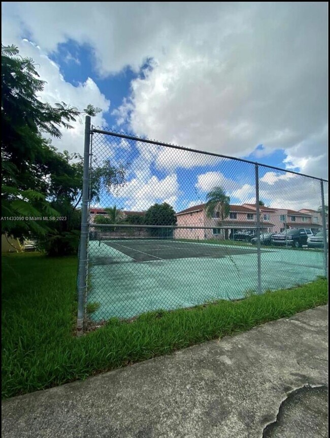 Building Photo - 8005 Lake Dr