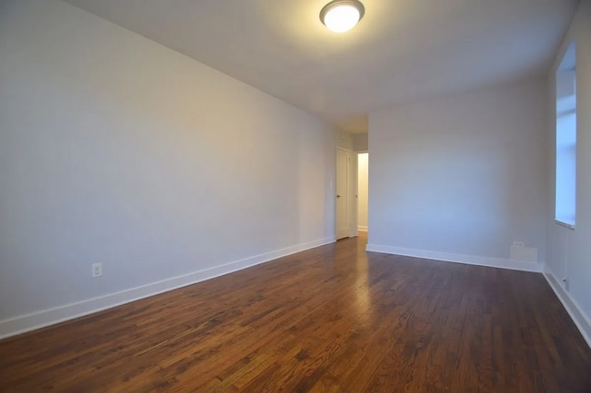 Building Photo - 1540 Pelham Pkwy S