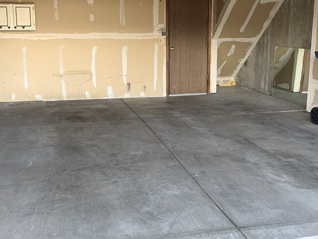 Building Photo - 2 Bdrm/2Bath with 2 Car Garage