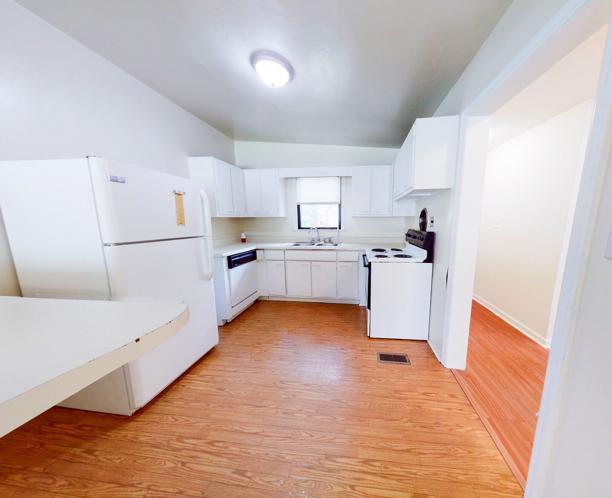 Building Photo - 1653 Mayhew St