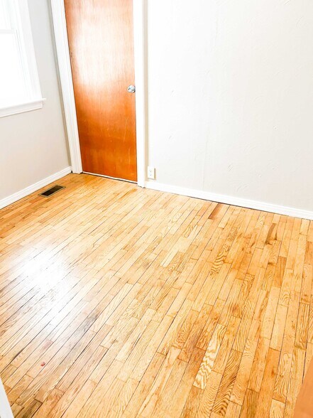 Building Photo - 975 Bryant St SW