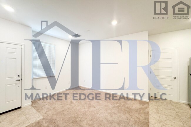 Building Photo - 4Bed/4Bath House w/2 Car Gar in Tucson! $1...