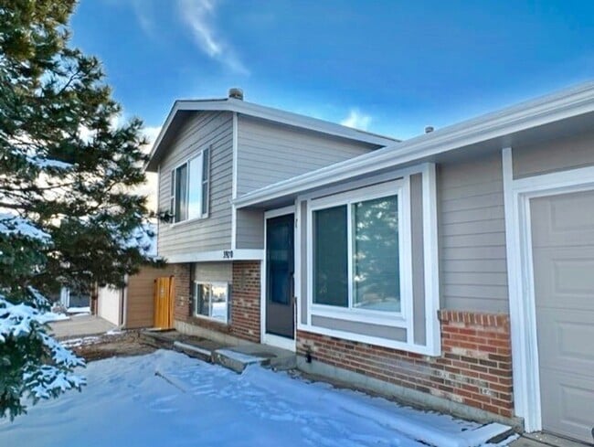 Building Photo - 3 Bedroom 1.5 Bath Home in Briargate with ...