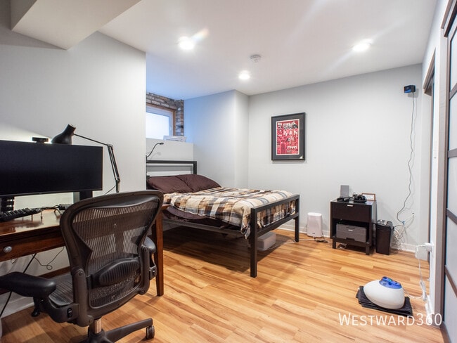 Building Photo - 2611 W Cortland St