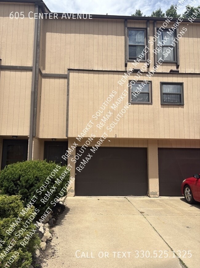 Building Photo - 605 Center Ave