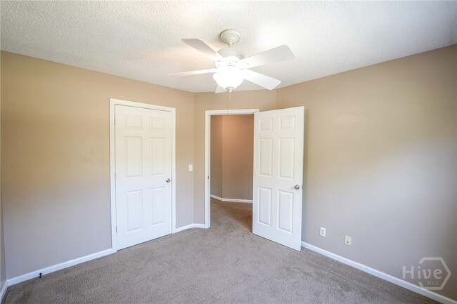 Building Photo - 248 Silver Brook Cir