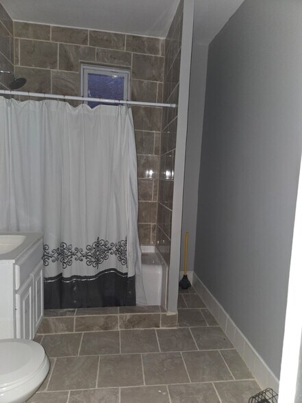 Primary Photo - 8445 S Marquette Ave