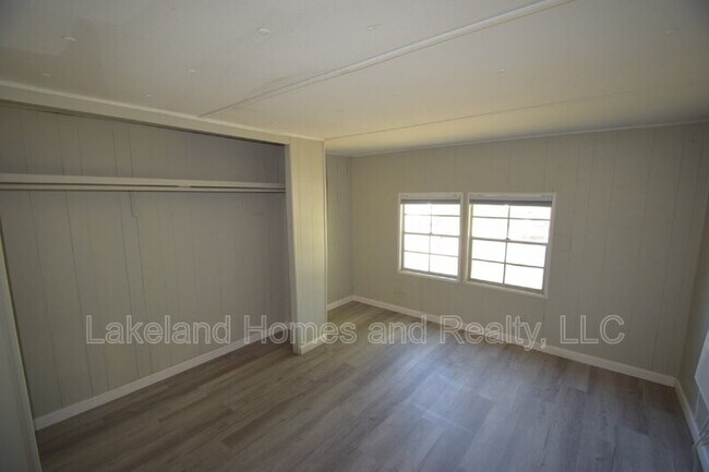 Building Photo - 4053 Bay Ave SE