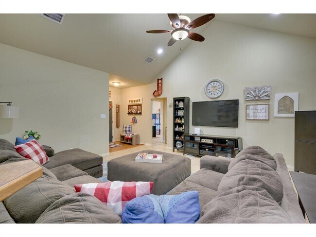 Building Photo - 14808 Foy Dr