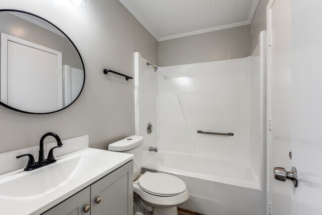 Building Photo - 228-232 Alexandria St Duplex