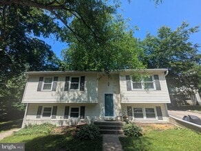 Building Photo - 3813 Oak St