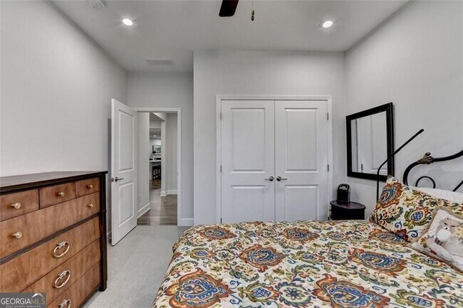 Building Photo - 811 Pineberry Ct
