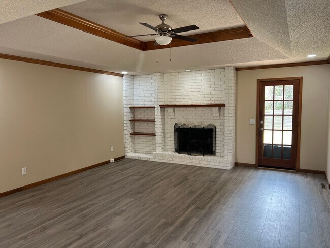 Building Photo - 3 Bed / 2 Bath in south Central Springfield