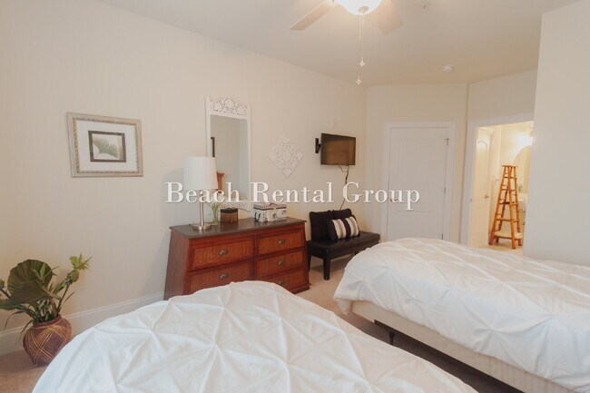 Building Photo - 2 Bedroom Condo on the Intracoastal Waterway