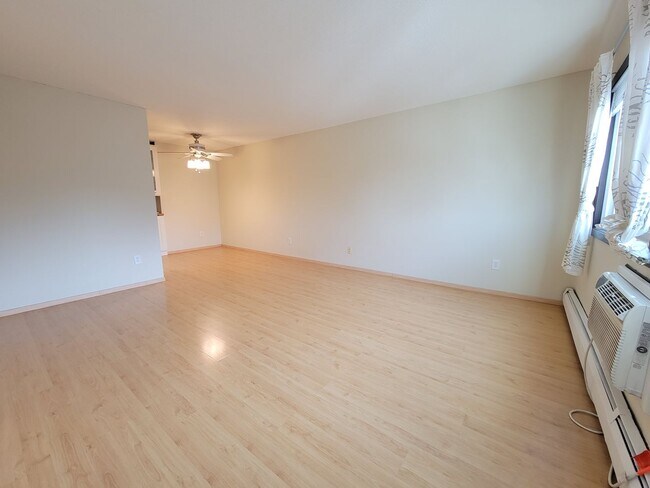 Building Photo - Newly Updated 1 Br/1 Ba Condo w/Hdwd Flrs, SS Appl, AC, Off-St Parking in Uptown Mpls near Wedge ...