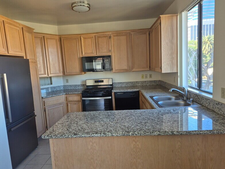 Building Photo - Dicken's Court Apartments