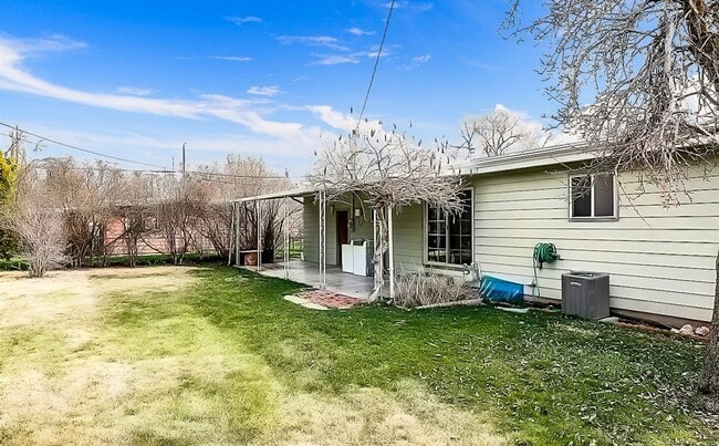 Building Photo - Beautiful 4 bedroom, 2 bath home in Southe...
